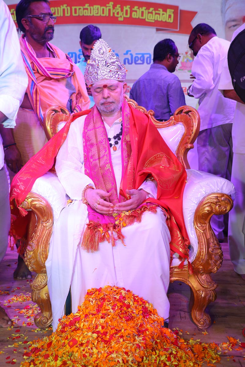 Sri Mulugu Ramalingeshwara Varaprasad Siddhanti was honoured with Jyotishyasastra Vignana Visharadha at Tummalapalli Kalakshetram, Vijayawada (261)